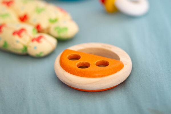 chocalho-sensorial-13-meses-laranja-plantoys1